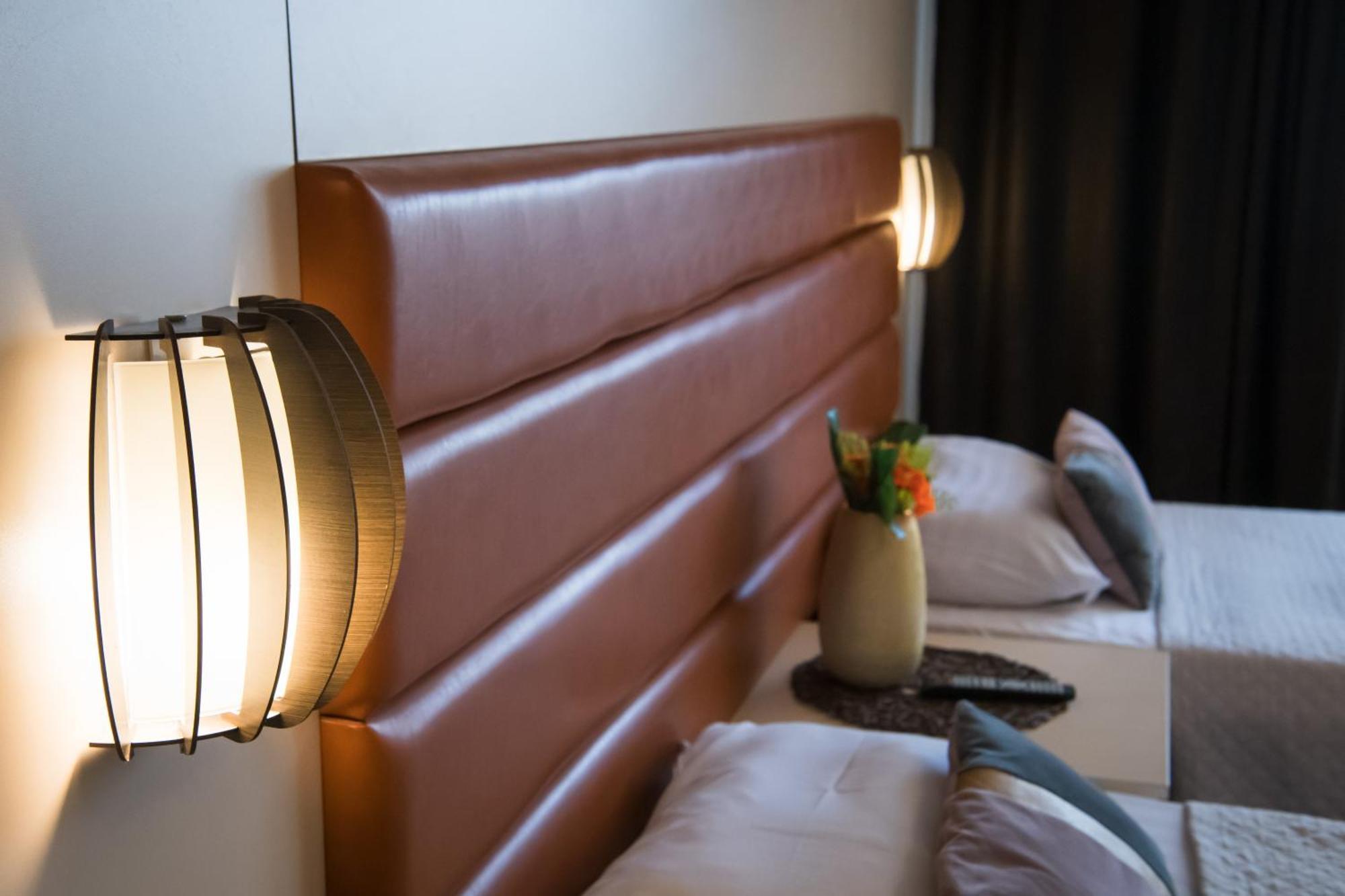 Mbi Travel Inn Craiova Exterior photo