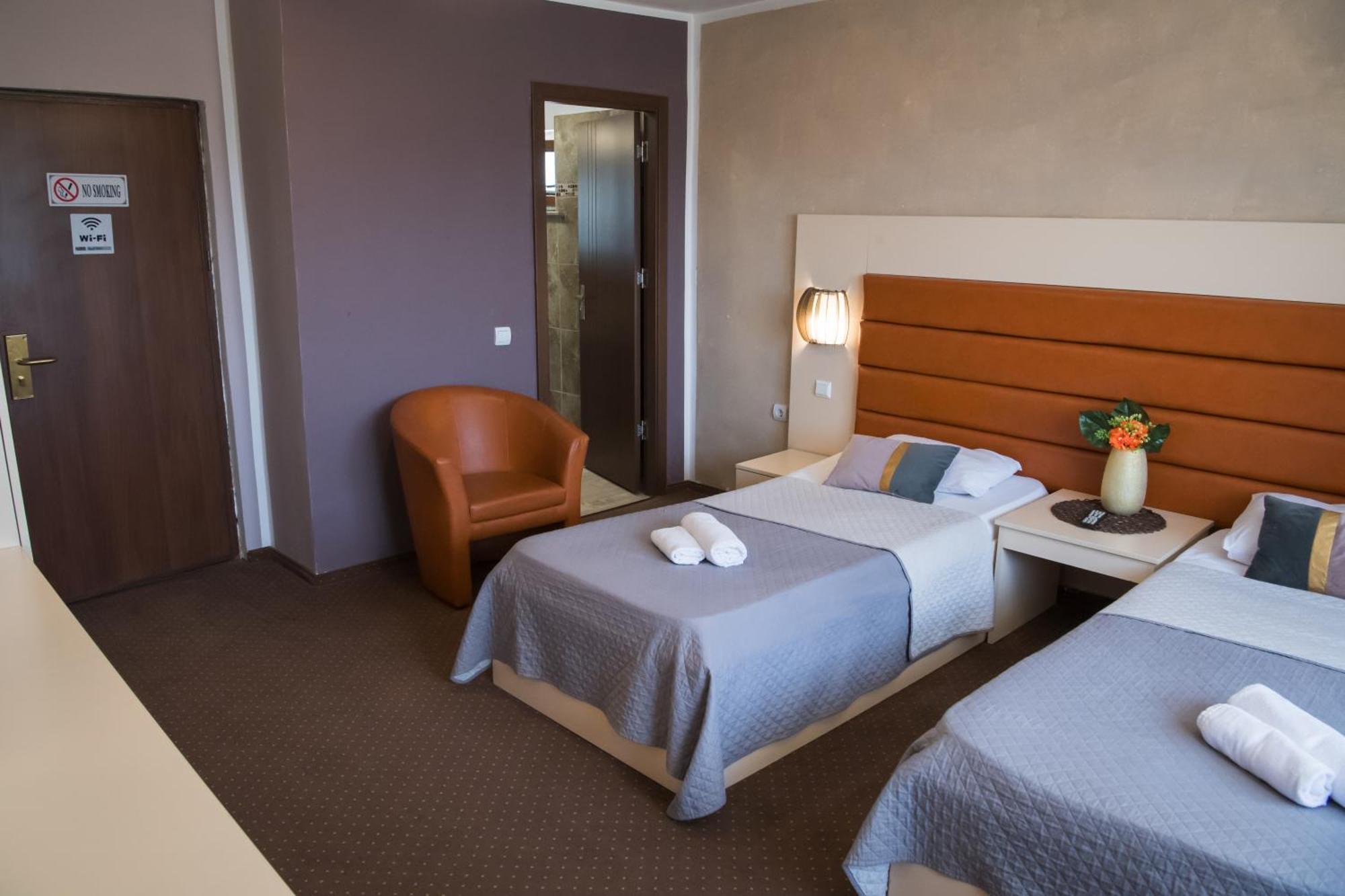 Mbi Travel Inn Craiova Exterior photo