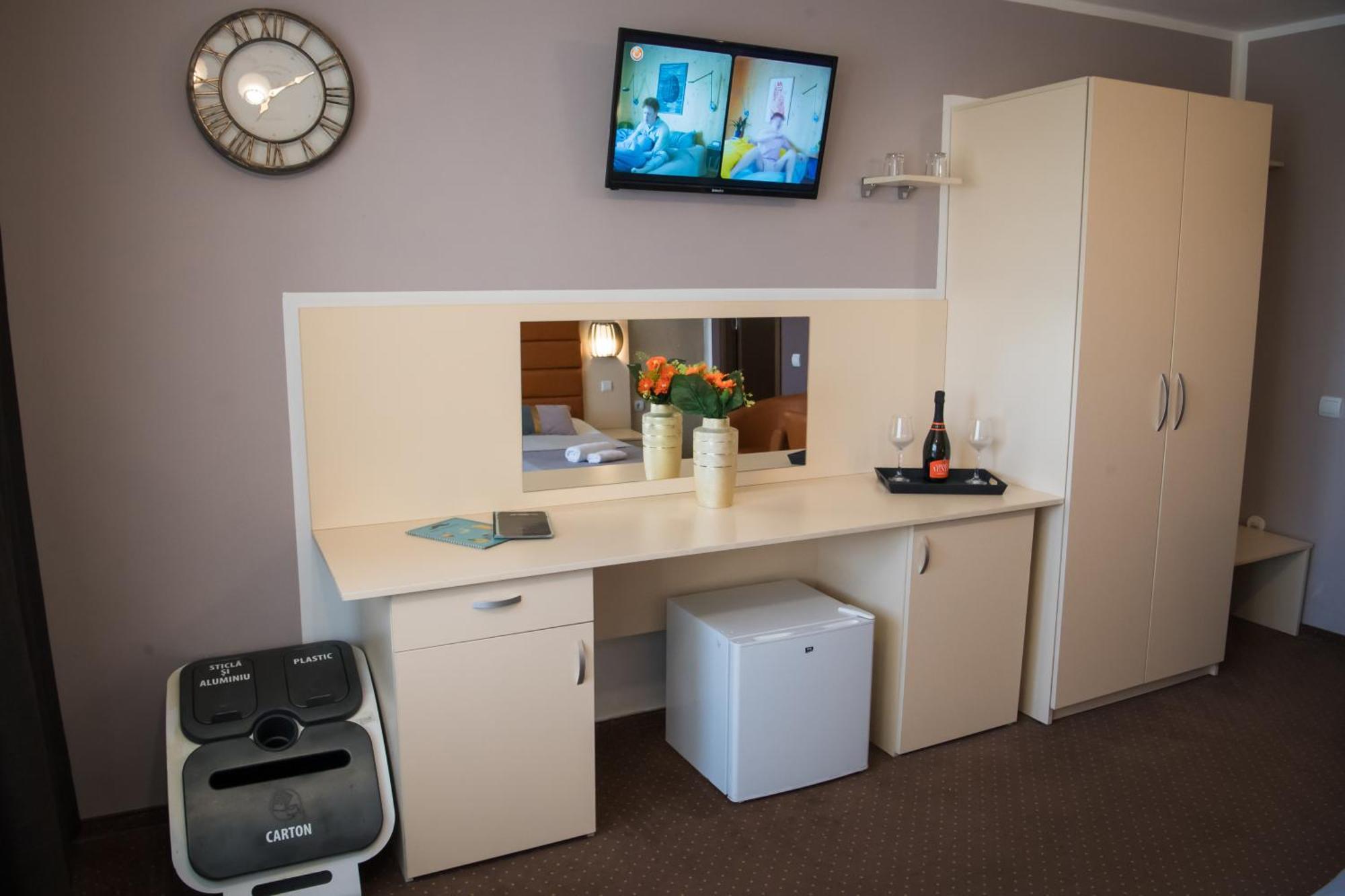 Mbi Travel Inn Craiova Exterior photo